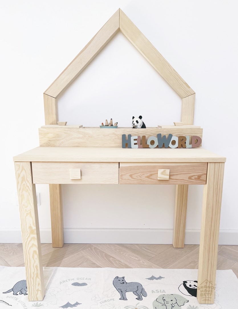 Holzschreibtisch-fur-Kinder.jpg
