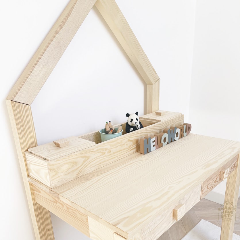 Kinderschreibtische-aus-Holz.jpg